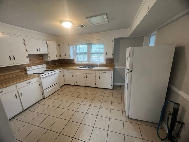598 Adamson Ave in Carrollton, GA - Building Photo - Building Photo