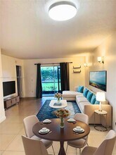 10457 NW 8th St in Pembroke Pines, FL - Building Photo - Building Photo