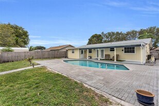 9860 NW 3rd St in Pembroke Pines, FL - Building Photo