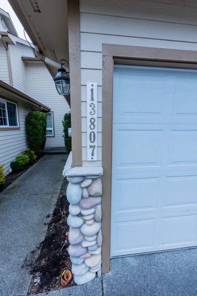 13807 SE 255th Pl in Kent, WA - Building Photo - Building Photo