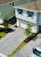 4163 Lagoon Shore Dr in Greenacres, FL - Building Photo - Building Photo