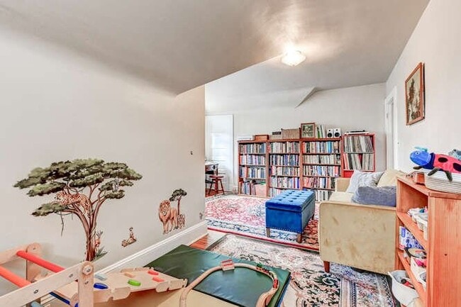 692 Gladstone Ave in Baltimore, MD - Building Photo - Building Photo