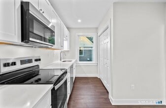 57 E Main St in Branford, CT - Building Photo - Building Photo