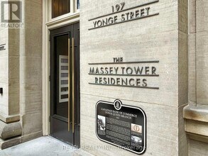 197 Yonge St in Toronto, ON - Building Photo - Building Photo