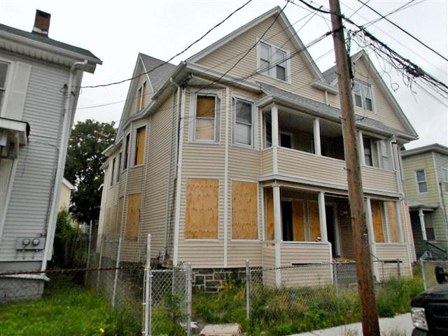 235 Park St in Bridgeport, CT - Building Photo