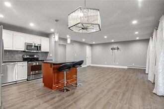 255 Strawberry Hill Ave in Stamford, CT - Building Photo - Building Photo