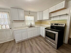 27 Hartwell St in Waltham, MA - Building Photo - Building Photo