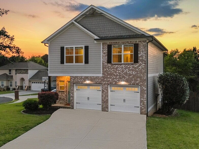 718 Windrush Loop in Chattanooga, TN - Building Photo