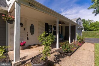 13302 Point Pleasant Dr in Fairfax, VA - Building Photo - Building Photo