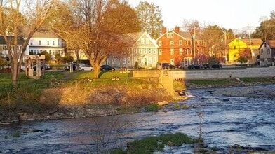 15 Pleasant St, Unit 2 in Exeter, NH - Building Photo - Building Photo