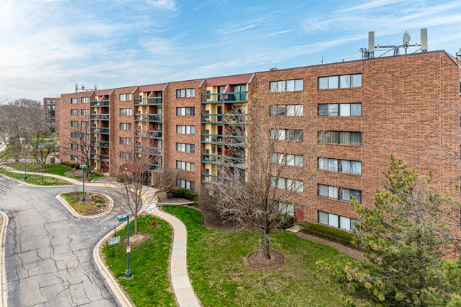 Huntington Grove Condominiums