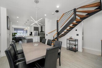 2915 W Lyndale St in Chicago, IL - Building Photo - Building Photo