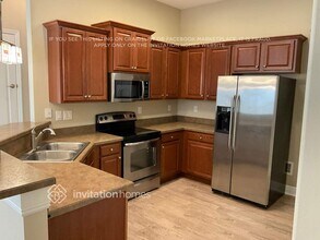 172 Secret Dr in West Melbourne, FL - Foto de edificio - Building Photo