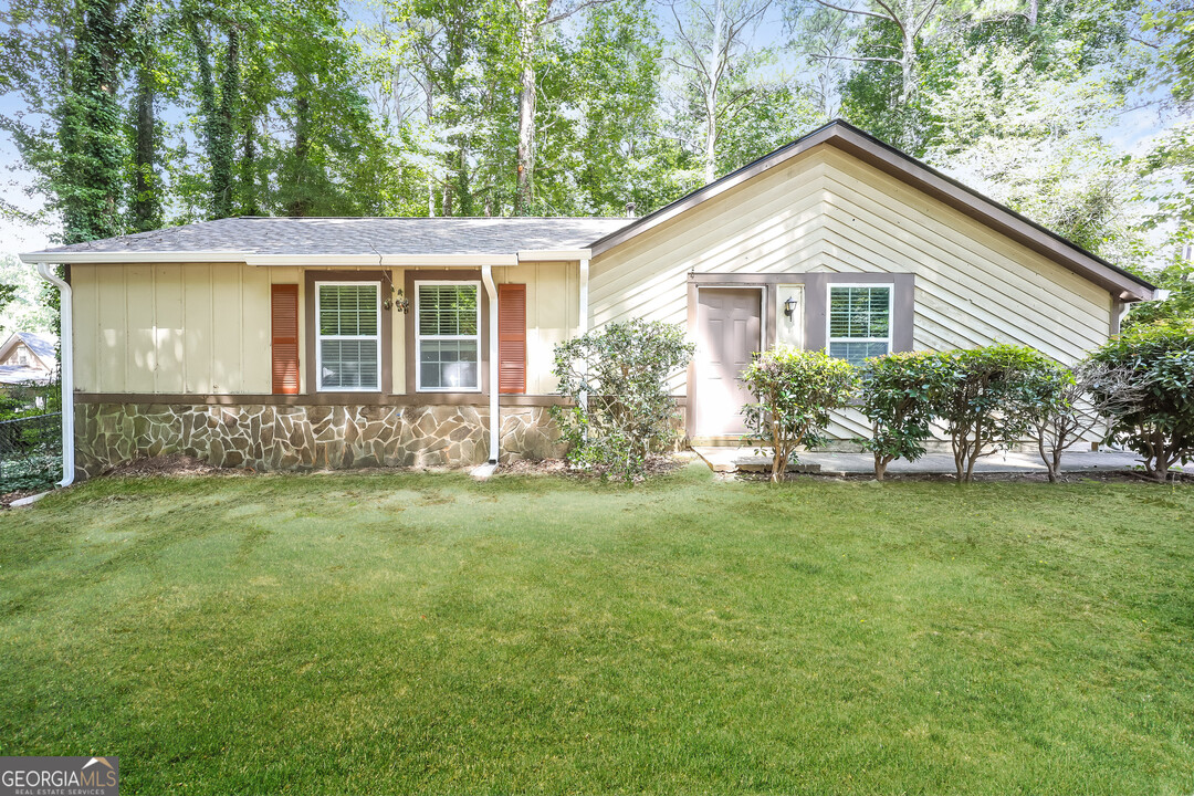 8420 N Pond Ct in Riverdale, GA - Building Photo