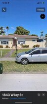 1843 Wiley St in Hollywood, FL - Building Photo
