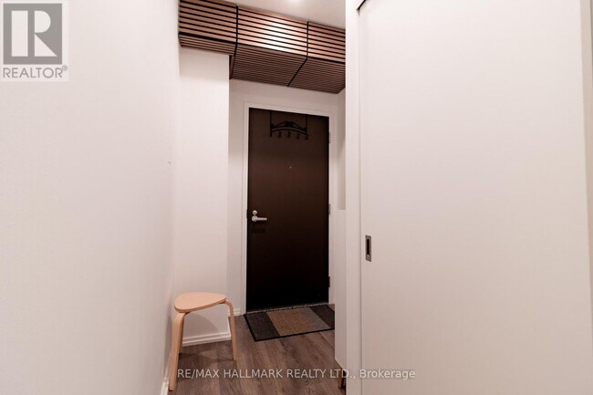 197 Yonge St in Toronto, ON - Building Photo - Building Photo