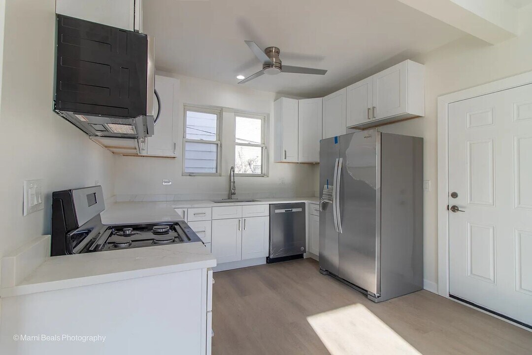 7341 S Maryland Ave in Chicago, IL - Building Photo