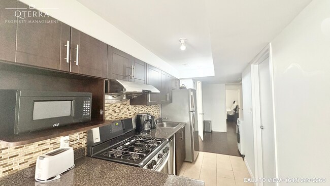 33 Saltspring Dr in Markham, ON - Building Photo - Building Photo