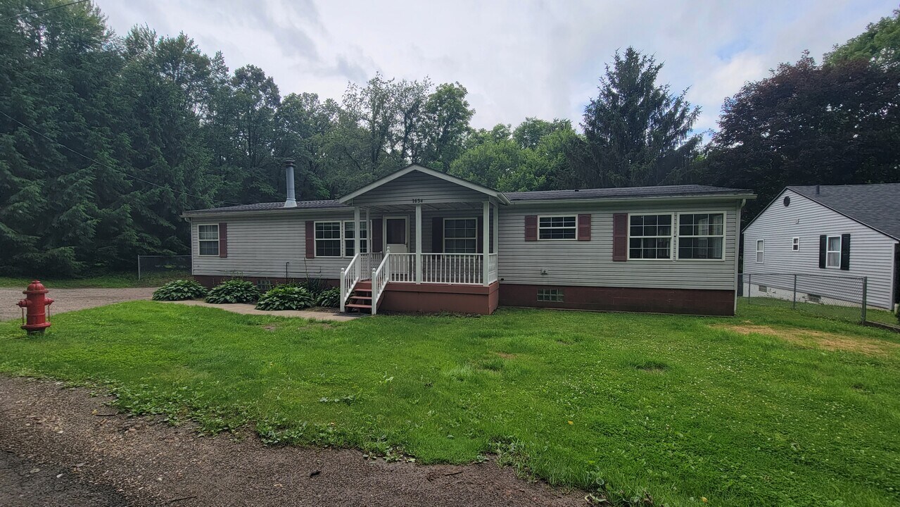 1634 Hilda St in Akron, OH - Building Photo
