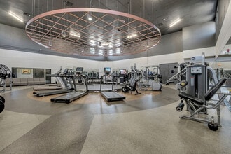 West 10 in Tallahassee, FL - Building Photo - Building Photo