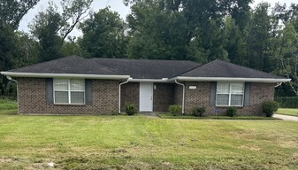 632 Magnolia Dr in La Place, LA - Building Photo