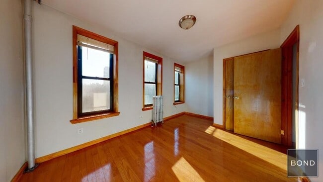 property at 328 E 14th St