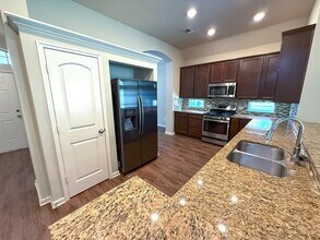 117 Green Haven Dr in Huntsville, TX - Foto de edificio - Building Photo