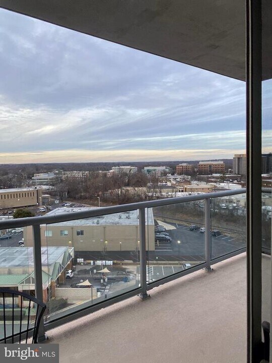 5750 Bou Ave in Rockville, MD - Building Photo