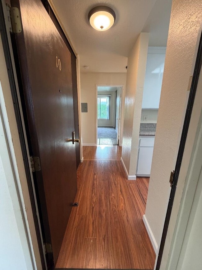 190 Eastmoor Ave in Daly City, CA - Building Photo - Building Photo