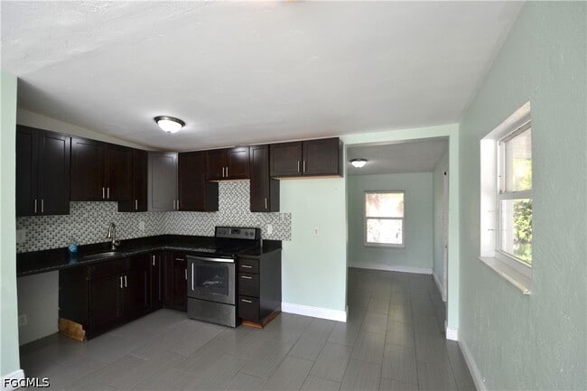 1324 Brookhill Dr in Ft. Myers, FL - Building Photo - Building Photo