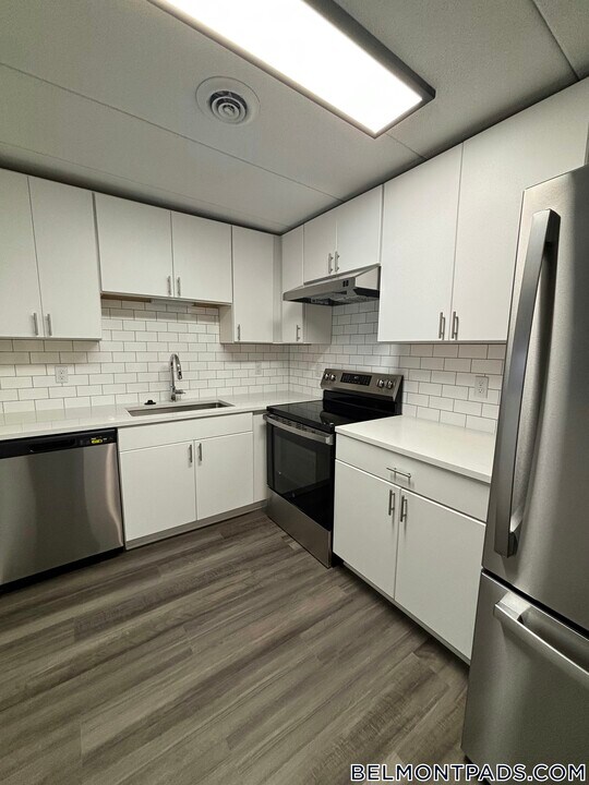 51 Hill Rd, Unit 705 in Belmont, MA - Foto de edificio