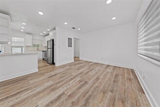 5727 SW 3rd St in Miami, FL - Building Photo - Building Photo