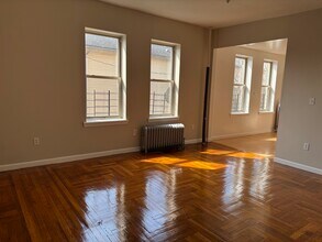 10 Harvard St, Unit 1 in East Orange, NJ - Foto de edificio - Building Photo