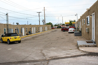 5609-5613 Central Ave NW in Albuquerque, NM - Building Photo - Building Photo