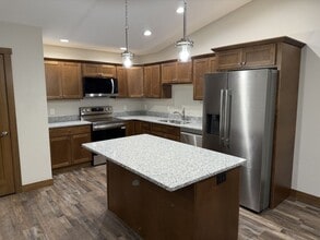 1124 Garfield Ave in Altoona, WI - Building Photo - Building Photo