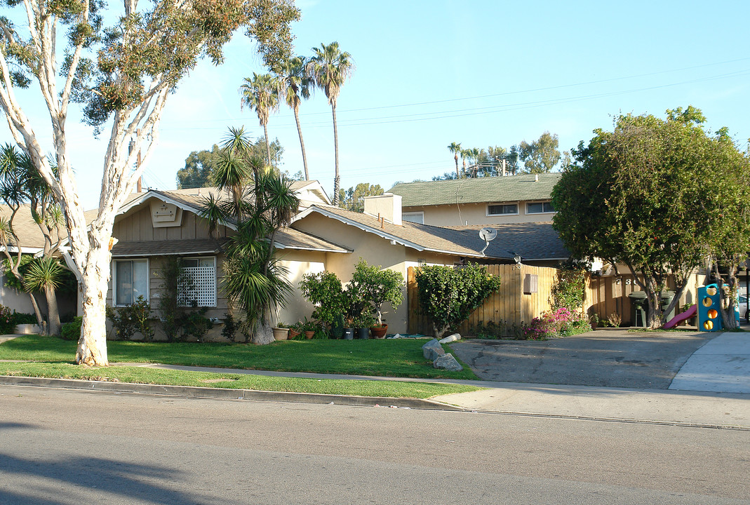 730 James St in Costa Mesa, CA - Building Photo