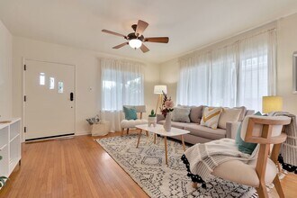 257-257 1/2 Newport Ave in Long Beach, CA - Building Photo - Building Photo