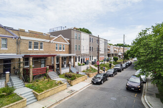 2418 Lenfant Sq in Washington, DC - Building Photo - Building Photo