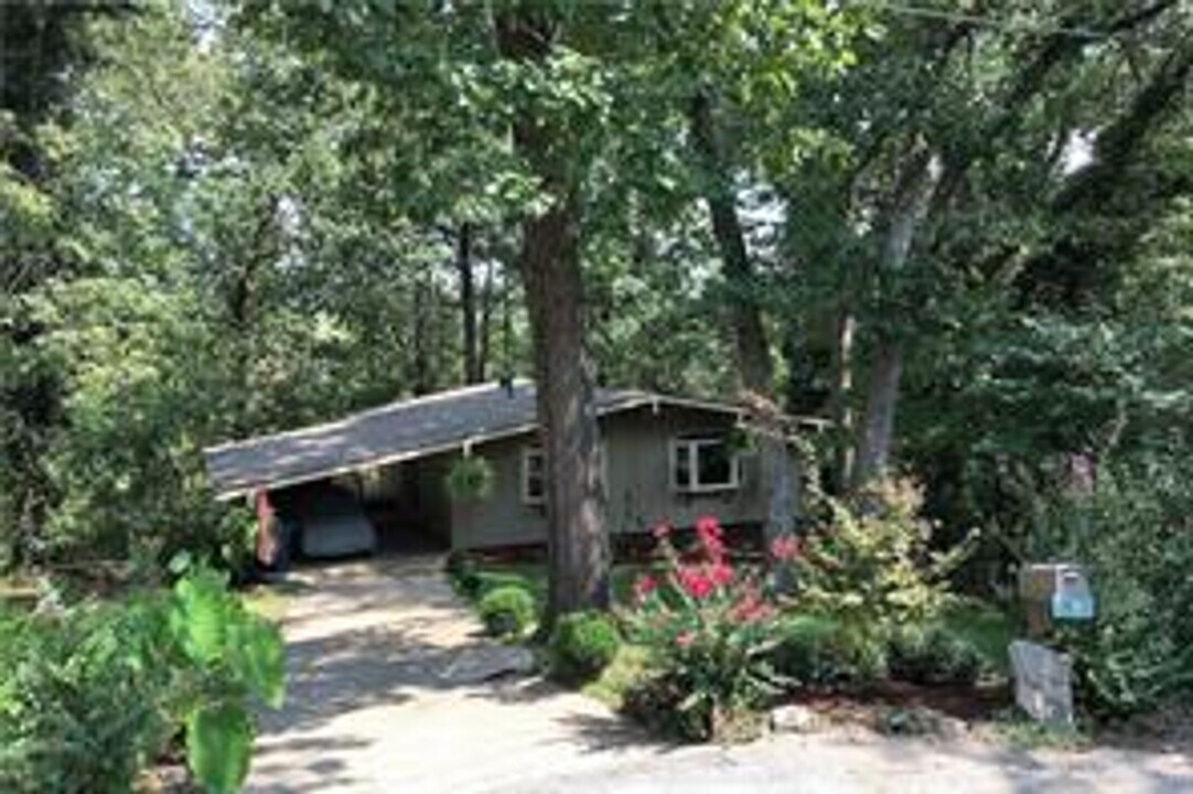48 Grisham Dr in Bella Vista, AR - Building Photo
