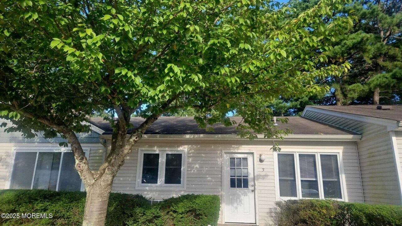 1700 NJ-37 in Toms River, NJ - Building Photo