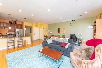 811 W Superior St, Unit 3 in Chicago, IL - Building Photo - Building Photo