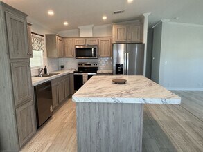 2 Kimberly Ct in Daytona Beach, FL - Building Photo - Building Photo