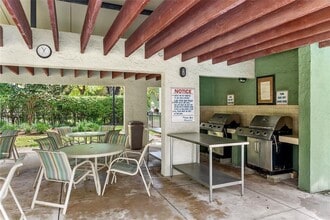 6075 N Sabal Palm Blvd, Unit 103 in Tamarac, FL - Building Photo - Building Photo