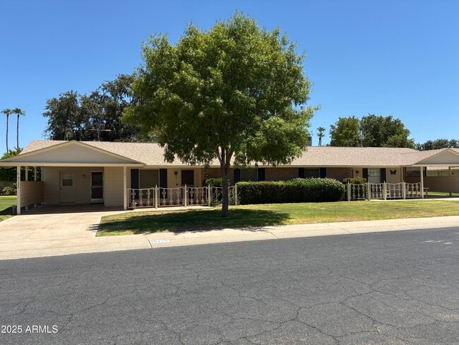 10120 W Kingswood Cir in Sun City, AZ - Foto de edificio - Building Photo