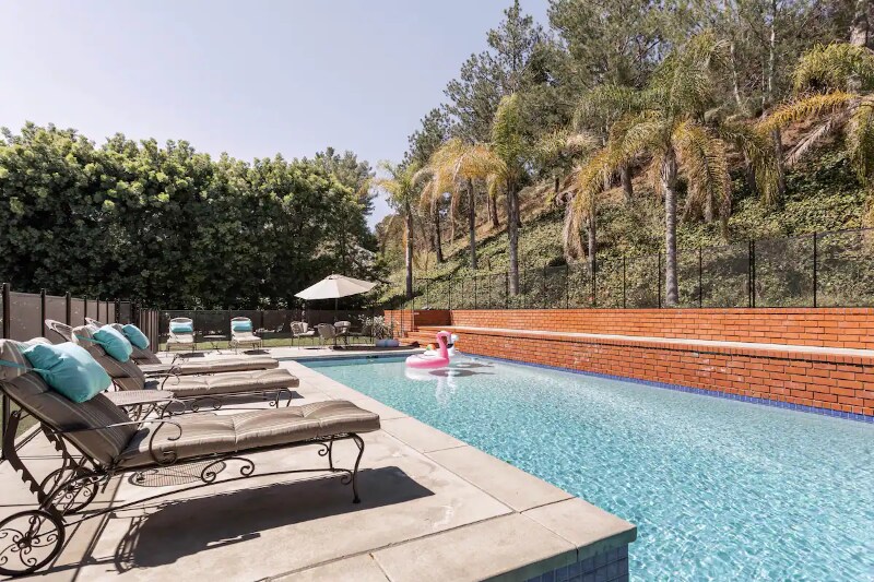 17133 Adlon Rd in Los Angeles, CA - Building Photo