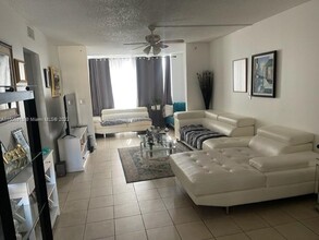 7760 NW 50th St, Unit 401 in Lauderhill, FL - Building Photo - Building Photo