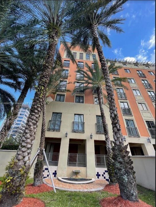 671 Biltmore Way, Unit 402 in Coral Gables, FL - Foto de edificio