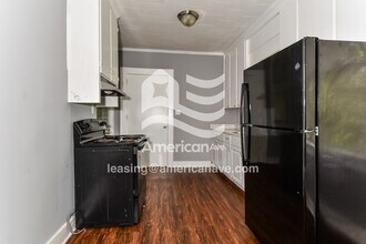 204 S Adair St in Clinton, SC - Foto de edificio - Building Photo