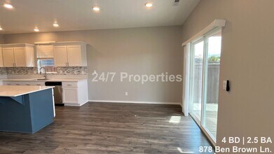 878 Ben Brown Ln in Woodburn, OR - Building Photo - Building Photo