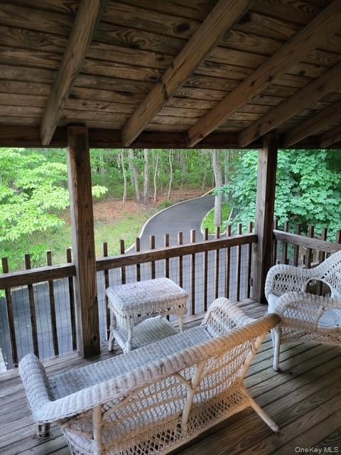 22 Pine Ct in Riverhead, NY - Building Photo - Building Photo